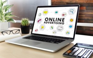 TPHCM không chỉ là trung tâm kinh tế lớn nhất của Việt Nam. Mà còn là nơi tập trung nhiều chợ đầu mối hoạt động sôi động, thu hút đông đảo người tiêu dùng và thương lái. Trong bài viết này, chúng ta sẽ cùng nhau tìm hiểu về các chợ đầu mối ở TPHCM hiện nay. Chợ Bến Thành Chợ Bến Thành là biểu tượng của riêng Thành phố Hồ Chí Minh. Với vị trí trung tâm và sự đa dạng về mặt hàng hóa. Nơi đây không chỉ là điểm đến mua sắm mà còn là nơi thưởng thức ẩm thực đường phố hấp dẫn. Các sản phẩm đa dạng từ quần áo, giày dép, túi xách đến đồ điện tử và đồ gia dụng đều có thể tìm thấy tại đây. Thông tin liên hệ: Giờ mở cửa: Từ 6h00 -> 17h00 Địa chỉ: Lê Lợi, Phường Bến Thành, Quận 1, HCM Xem thêm: Top 10 Ngôn Ngữ Lập Trình Phổ Biến Nhất Hiện Nay Chợ Thủ Đức Chợ đầu mối nông sản Thủ Đức nổi tiếng với sự phong phú về hàng hoá nông sản từ các vùng miền khác nhau. Đây là nơi tập trung mua bán các loại rau củ, hoa quả, thực phẩm tươi sống và các sản phẩm chế biến sẵn. Không chỉ là chợ đầu mối sài gòn, chợ Thủ Đức còn là điểm đến của những người yêu thích ẩm thực và muốn trải nghiệm văn hóa ẩm thực địa phương. Thông tin liên hệ: Số điện thoại: 028 3729 08 80 Website: thuducagromarket.com Địa chỉ: Số 141, Quốc lộ 1A, Phường Tam Bình, Quận Thủ Đức, HCM Xem thêm: Cơ Hội Việc Làm Của Nghề Lập Trình Website Trong Bối Cảnh Hiện Nay Chợ Bình Điền Chợ đầu mối Bình Điền là nơi tập trung mua bán sỉ và lẻ các loại thực phẩm. Đặc biệt là hải sản tươi sống các loại và thực phẩm đông lạnh. Với quy mô lớn và sự đa dạng về mặt hàng hóa, Chợ Bình Điền thu hút nhiều người buôn bán và người tiêu dùng. Nếu bạn đang tìm kiếm hải sản tươi ngon và đa dạng, đây chính là địa điểm lý tưởng. Thông tin liên hệ: Giờ mở cửa: Từ 1h00 -> 11h00 Website: binhdienmarket.com.vn Địa chỉ: Tại Đại lộ Nguyễn Văn Linh, Khu phố 6, Phường 7, Quận 8, HCM Chợ An Đông Chợ đầu mối tphcm An Đông nổi tiếng về hàng hóa may mặc, giày dép và phụ kiện thời trang. Đây là nơi lý tưởng để mua sắm quần áo chất lượng với giá cả phải chăng. Ngoài ra, chợ còn có nhiều quầy hàng bán các sản phẩm thủ công mỹ nghệ độc đáo, làm quà lưu niệm hoặc tặng người thân. Thông tin liên hệ: Giờ mở cửa: Từ 5h00 -> 20h00 Website: binhdienmarket.com.vn Địa chỉ: Tại Công trường An Đông, Phường 9, Quận 5, HCM Xem thêm: WordPress là gì? Tại sao nên thiết kế website bằng WordPress Chợ Bình Tây Chợ đầu mối ở Sài Gòn là điểm đến của những người thích khám phá và mua sắm. Với kiến trúc cổ điển và sự phức tạp của các ngõ hẻm, Chợ Bình Tây mang đến cho du khách có cảm giác như lạc vào một thế giới hoàn toàn khác. Điều đặc biệt ở đây là bạn có thể tìm thấy nhiều sản phẩm độc đáo từ các làng nghề truyền thống. Thông tin liên hệ: Giờ mở cửa: Từ 6h00 -> 19h00 Website: chobinhtay.gov.vn Địa chỉ: Tại 57A, Tháp Mười, Phường 2, Quận 6, HCM Chợ Tân Bình Chợ nằm ở quận Tân Bình, là một trong những chợ đầu mối lớn nhất tại TPHCM. Chợ đầu mối tphcm này chuyên bán các mặt hàng như rau củ, thực phẩm tươi sốngvà quần áo. Với sự đa dạng và phong phú về mặt hàng, chợ luôn thu hút rất nhiều người dân đến mua sắm hàng ngày. Thông tin liên hệ: Giờ mở cửa: Từ 7h00 -> 17h30 Website: chotanbinh.info Địa chỉ: Tại 172 Lý Thường Kiệt, Phường 8, Quận Tân Bình, HCM Chợ Đầm Sen Chợ Đầm Sen tọa lạc tại quận 11, nổi tiếng với các loại hoa tươi, cây cảnh và vật nuôi. Đây là địa điểm lý tưởng cho những người yêu thích trang trí nhà cửa và sở hữu các loại cây xanh. Không chỉ có hàng hóa chất lượng, chợ đầu mối tphcm còn thu hút khách hàng bởi không gian xanh mát và thoáng đãng. Thông tin liên hệ: Giờ mở cửa: Từ 12h00 -> 00h00 Địa chỉ: Tại Nguyễn Văn Phú, Phường 5, Quận 11, HCM Chợ Kim Biên Chợ đầu mối hải sản tphcm nằm ở quận 5, được biết đến với một loạt các sản phẩm đặc biệt. Như thực phẩm tươi sống, gia vị, nguyên liệu chế biến, và đồ điện tử. Chợ này thu hút nhiều thương lái đến từ khắp nơi không chỉ ở TPHCM mà còn cả các tỉnh lân cận. Thông tin liên hệ: Số điện thoại: 028 3855 15 57 Địa chỉ: Tại 37, Đường Vạn Tượng, Phường 13, Quận 5, HCM Chợ Soái Kình Lâm Chợ Soái Kình Lâm ở quận 5 cũng là một trong những chợ đầu mối nổi tiếng tại TPHCM. Với sự đa dạng về mặt hàng và giá cả phải chăng, chợ Soái Kình Lâm luôn thu hút đông đảo người dân đến mua sắm hàng ngày. Thông tin liên hệ: Số điện thoại: 028 3855 44 11 Địa chỉ: Tại số 545, Đường Trần Hưng Đạo, P14, Quận 5, HCM Chợ Hồ Thị Kỷ Chợ Hồ Thị Kỷ nằm ở quận 10, là điểm đến lý tưởng hiện nay. Dành cho những người yêu thích mua sắm đồ gia dụng, quần áo và phụ kiện thời trang. Chợ này nổi tiếng với sự đa dạng về mặt hàng và giá cả hợp lý, thu hút đông đảo người dân và du khách đến thăm. Thông tin liên hệ: Giờ mở cửa: 5h00 -> 23h00 Website: chohoahothiky.com Địa chỉ: Tại số 52, Đường Hồ Thị Kỷ, Phường 1, Quận 10, HCM Xem thêm: Top 12 Mẫu Website Doanh Nghiệp Kinh Doanh Nổi Bật – Đẳng Cấp Riêng Bật mí kinh nghiệm đánh hàng tại các chợ đầu mối TPHCM Khi kinh doanh hàng hóa tại các chợ đầu mối ở Thành phố Hồ Chí Minh, việc biết cách đánh hàng là yếu tố quan trọng để thành công. Để giúp bạn có thể trải nghiệm kinh doanh hiệu quả tại các chợ đầu mối TPHCM, dưới đây là một số kinh nghiệm quý báu mà bạn nên nắm vững. Nắm rõ nhu cầu thị trường Để đánh hàng hiệu quả, bạn cần phải nắm rõ nhu cầu thị trường tại chợ đầu mối mà bạn muốn kinh doanh. Điều này giúp bạn chọn lựa hàng hóa phù hợp và đảm bảo có lợi nhuận cao. Xem thêm: Học Giỏi Tiếng Anh Để Có Thể Thành Thạo Ngôn Ngữ Lập Trình Tìm hiểu về đối thủ cạnh tranh Việc tìm hiểu về đối thủ cạnh tranh là bước quan trọng để xác định được điểm mạnh và yếu của họ. Điều này giúp bạn có chiến lược kinh doanh hiệu quả hơn. Xác định mục tiêu kinh doanh Đặt ra mục tiêu kinh doanh cụ thể và rõ ràng là một trong những yếu tố quan trọng giúp bạn đạt được thành công trong kinh doanh tại các chợ đầu mối TPHCM. Xem thêm: Thiết Kế Website Nhà Hàng Chuyên Nghiệp – Chuẩn SEO Xây dựng mối quan hệ với người bán và người mua Việc xây dựng mối quan hệ tốt với người bán và người mua là yếu tố quan trọng giúp bạn tạo ra sự tin tưởng và thuận lợi trong giao dịch. Luôn duy trì sự linh hoạt Trong kinh doanh, việc linh hoạt trong việc thay đổi chiến lược và phương thức kinh doanh là cực kỳ quan trọng. Điều này giúp bạn thích nghi với thị trường và đạt được hiệu quả kinh doanh tốt nhất. Xem thêm: Top 8 Loại Nhớt Xe Tay Ga Chất Lượng Nhất Hiện Nay Chăm sóc khách hàng Chăm sóc khách hàng là yếu tố vô cùng quan trọng mà bạn không nên bỏ qua. Nhằm để giữ chân khách hàng cũ và thu hút khách hàng mới. Đảm bảo rằng bạn luôn đặt khách hàng lên hàng đầu và tạo ra trải nghiệm mua sắm tốt nhất cho họ. Đầu tư vào marketing online nhiều