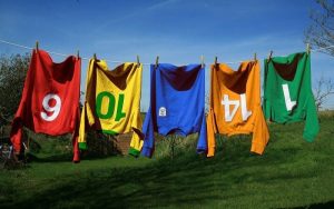 Phơi quần áo bóng đá ở nơi khô thoáng